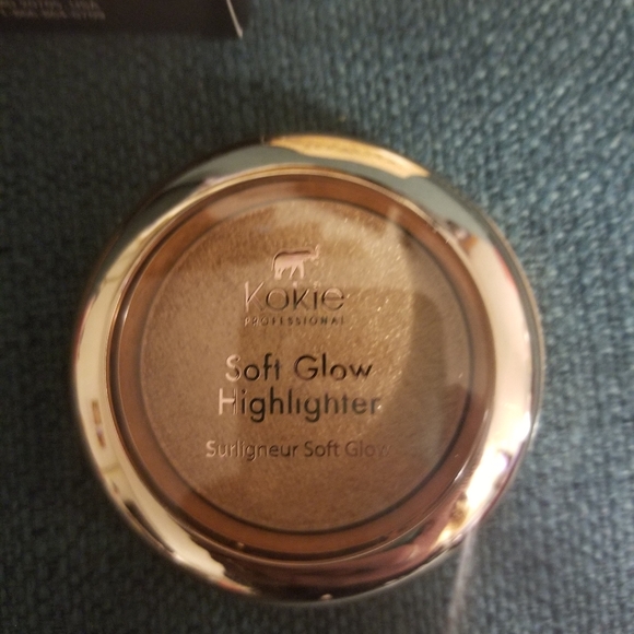 Makeup bundle! - Picture 6 of 8